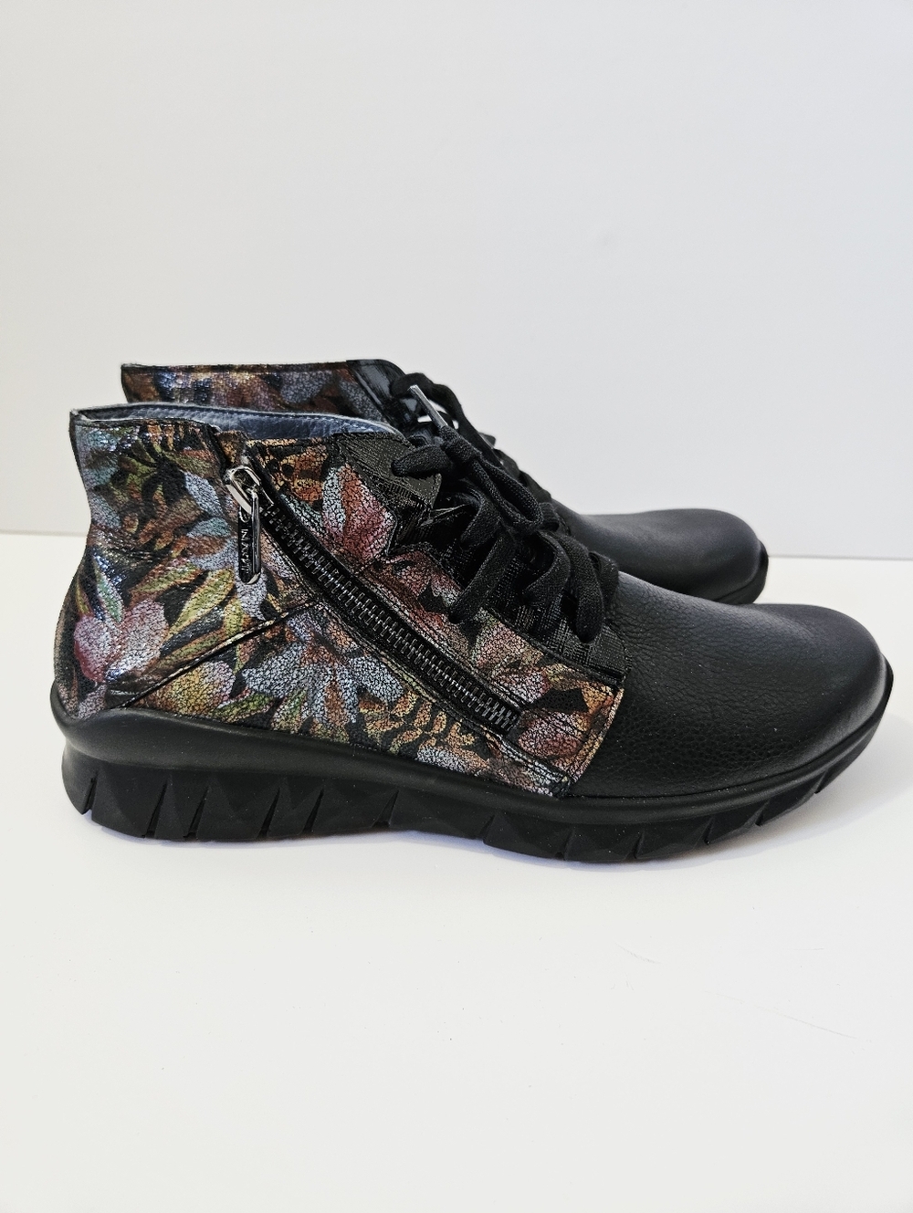 Naot Polaris Floral Leather Ankle Boots Size 10 Zip Up EUC